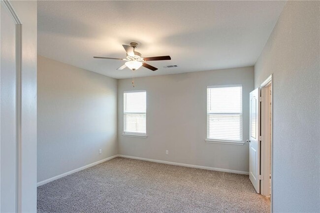 Building Photo - 520 Republic Dr