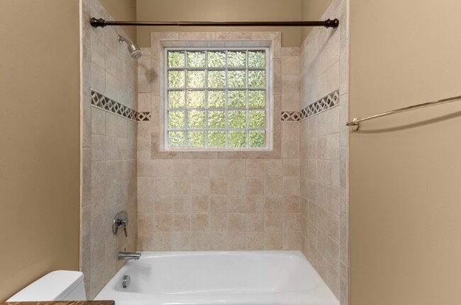 Building Photo - Luxurious 5-Bed Sanctuary with Scenic View...