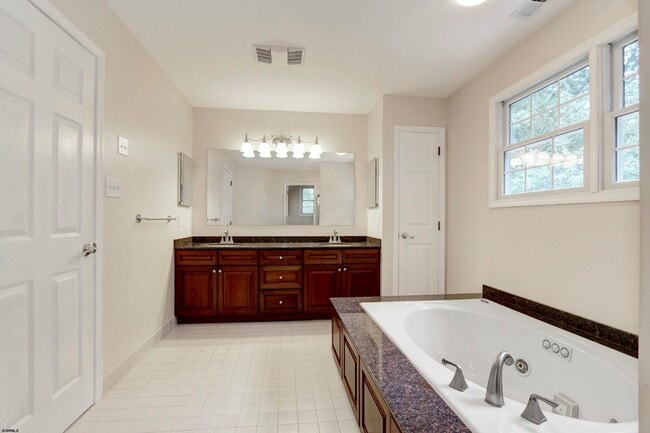 Building Photo - 113 Lighthouse Ln