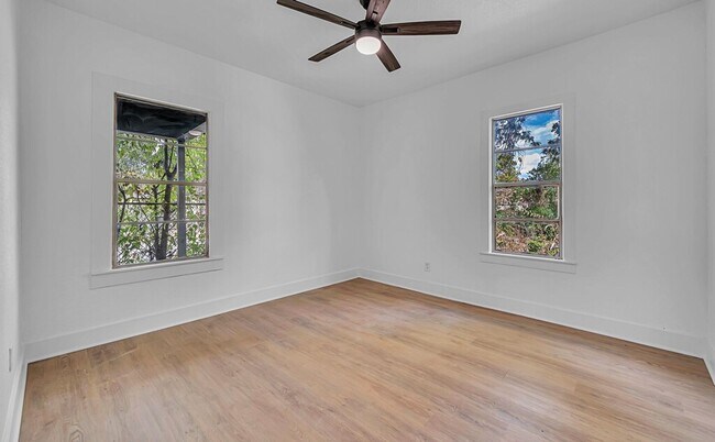 Building Photo - Spacious 4BD 2BA Home in Waco