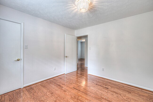 Building Photo - 673 Rampart Ln