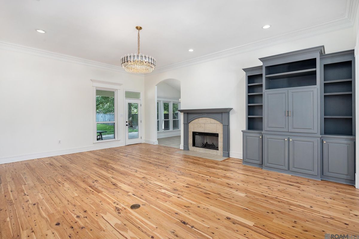 Building Photo - 10417 Oakline Dr