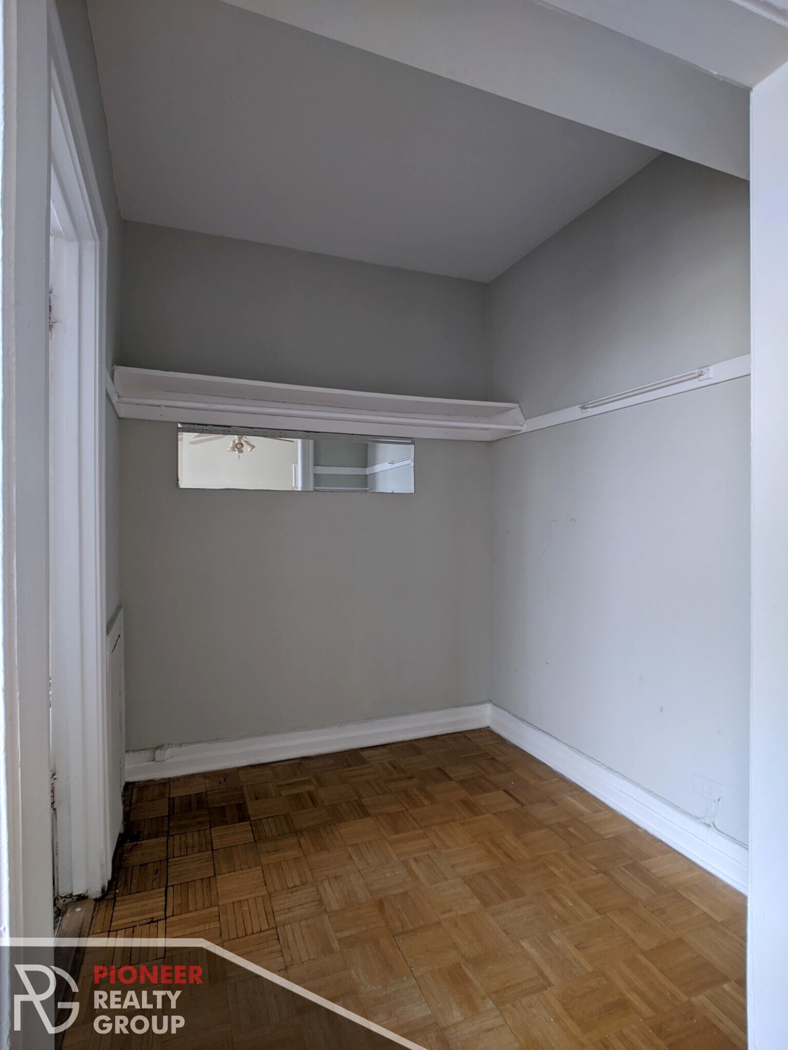 Building Photo - 711 W Belmont Ave