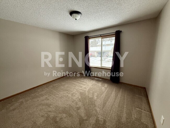 Building Photo - 6762 Gretchen Ct N
