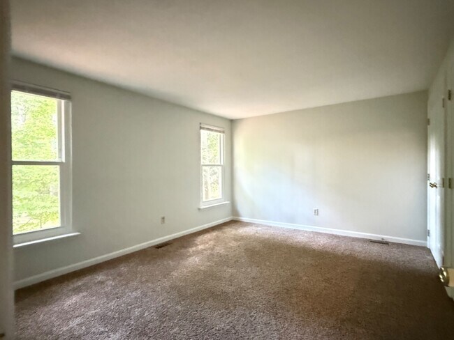 Building Photo - 4 Bedroom Single Family Home in Cary - No HOA