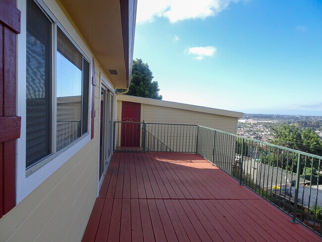 Top Floor Deck to Garage - 2043 Altamont Rd