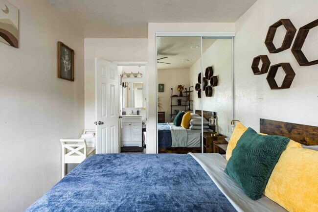 Building Photo - 910 S Lincoln Ave