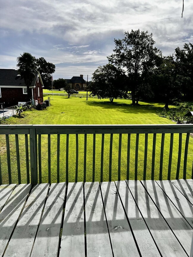 Building Photo - Charming 1-Bedroom Upstairs Unit in Dunn, NC!