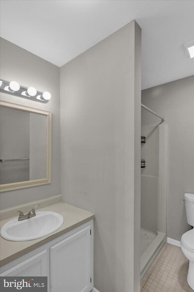 Building Photo - 46-6-46 Holly Dr