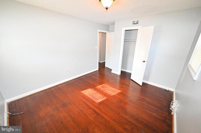 Building Photo - 2610 Lakehurst Ave