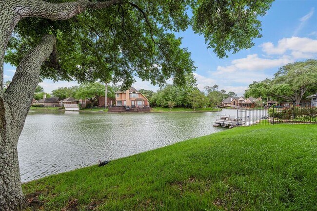 Building Photo - 1123 Misty Lake Dr