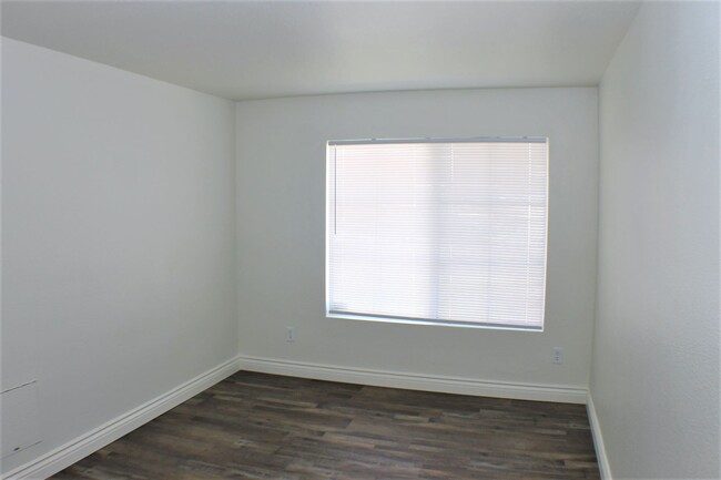 Building Photo - Roomy 4 bedroom home in Hesperia