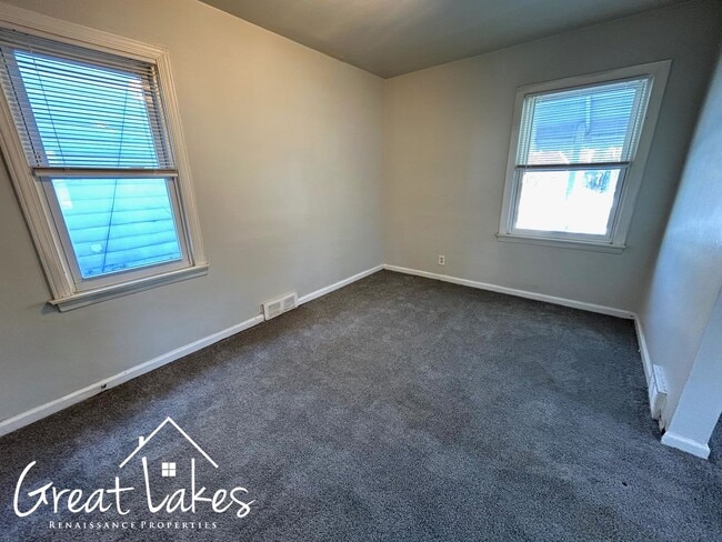 Building Photo - Charming 2 Bedroom 1 Bathroom now available for rent