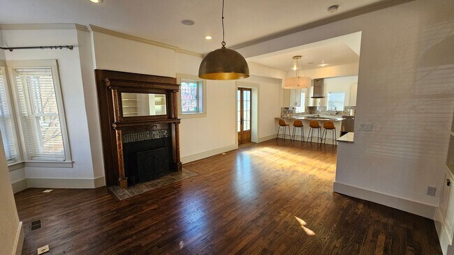 Building Photo - Modern Park Hill Home