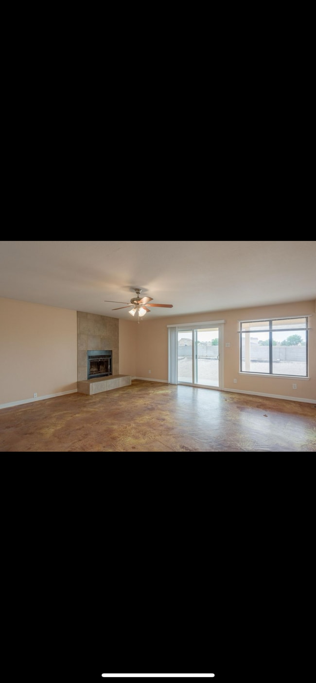 Building Photo - 10417 La Paz Dr