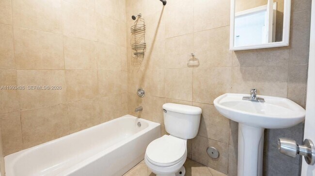 Building Photo - 404 NE 27th St