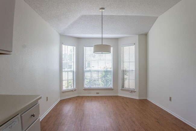 Building Photo - 8137 Huddleston Ln