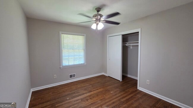 Building Photo - 715 Barnesdale Dr
