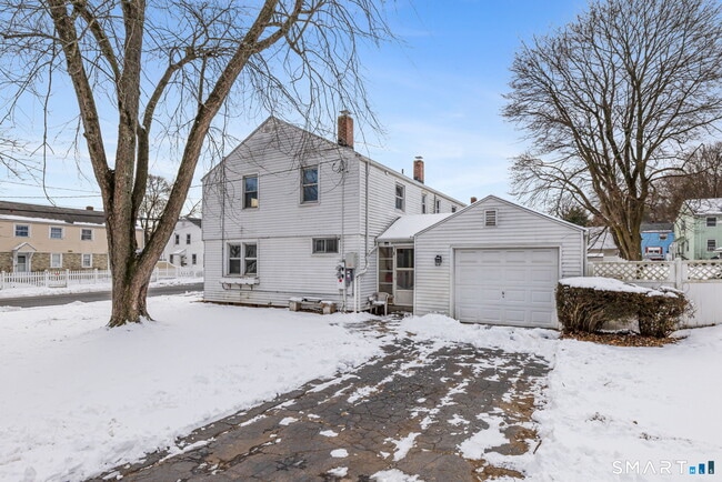 Building Photo - 3 New Hampshire Dr