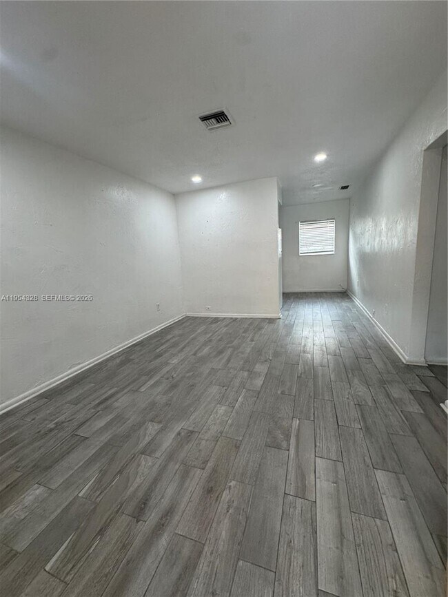 Building Photo - 2505 NW 13th Ct