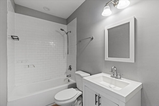 Building Photo - 3701 W Diversey Ave