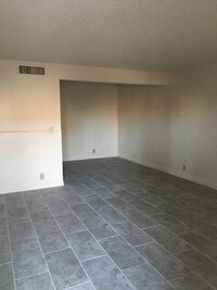 Building Photo - 615 S Royal Crest Cir