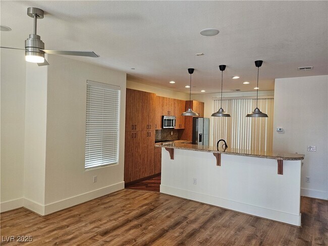 Building Photo - 9050 W Tropicana Ave