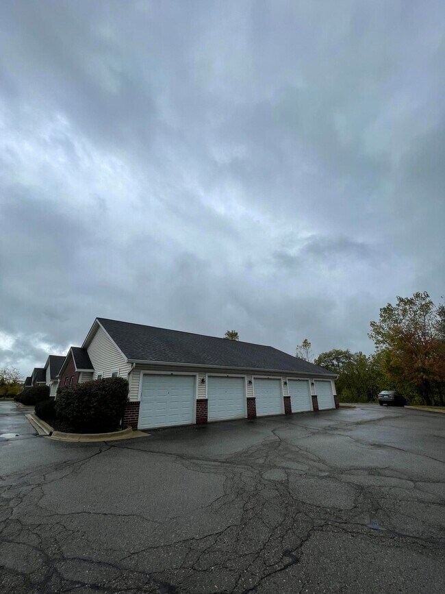 Building Photo - 846 W Summerfield Gln Cir