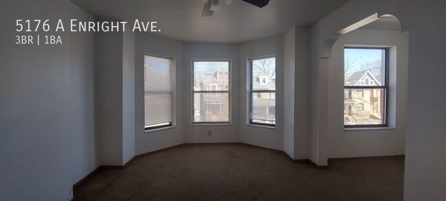 Building Photo - Enormous 2nd Floor Three Bedroom Apartment...