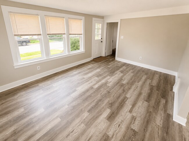 Building Photo - Awesome 3 bedroom Eastpointe Stunner