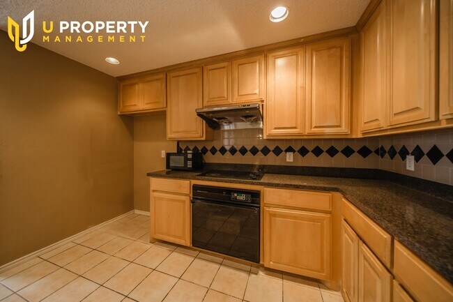 Building Photo - Sweet townhome in the heart of Plano
