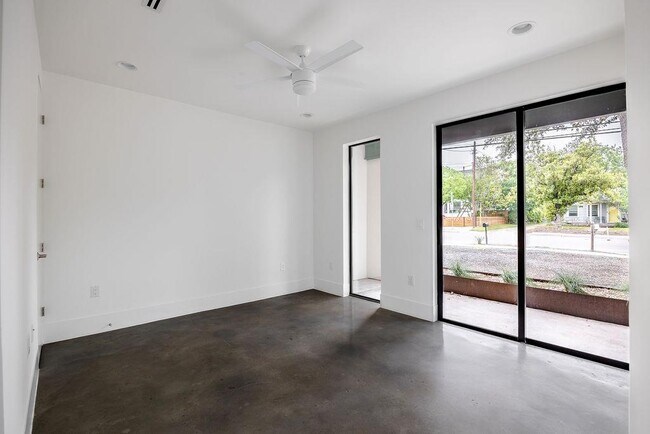 Building Photo - 1811 Justin Ln