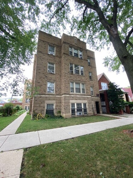 Primary Photo - 5544 W Leland Ave