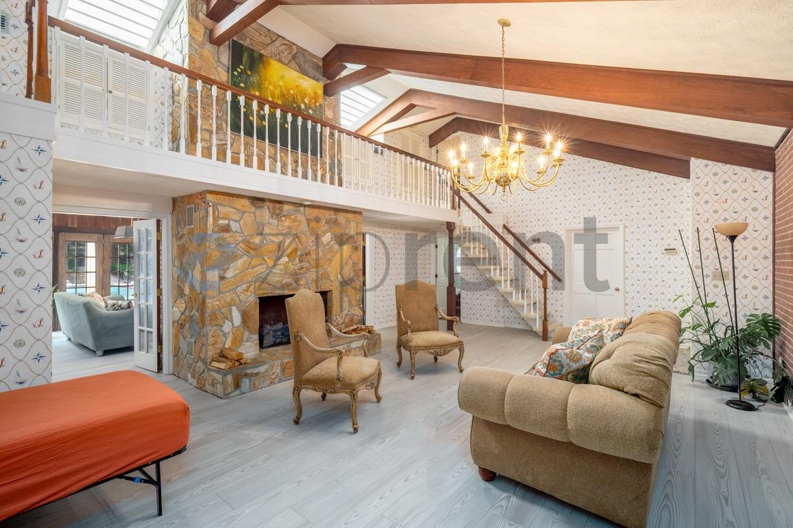 Building Photo - 615 Pinecrest Dr