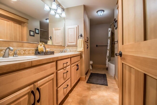 Building Photo - 1 Bedroom | 1.5 Bathrooms | 2 Flexible Bonus Spaces | Luxury Riverstone Condo