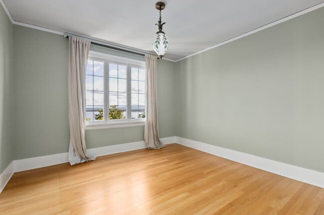 Building Photo - 4Bd/1.75Ba Seattle House