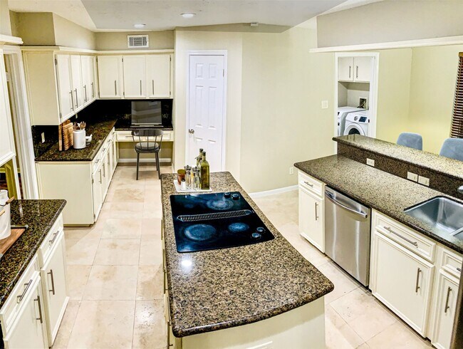 Building Photo - 14135 Sandfield Dr
