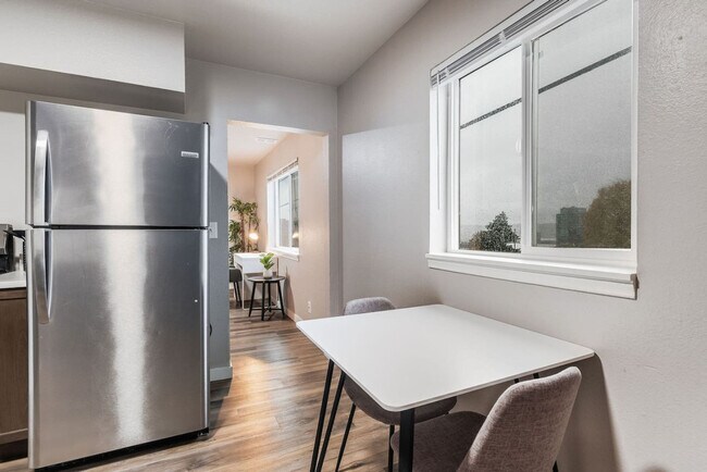 Building Photo - 1818 Court F