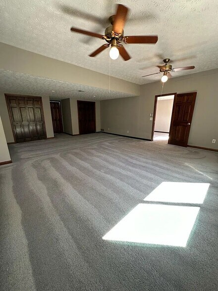 Building Photo - 194 Millbrook Farm Rd