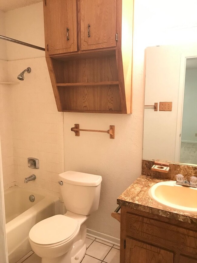 Building Photo - 1803 Fairway Dr