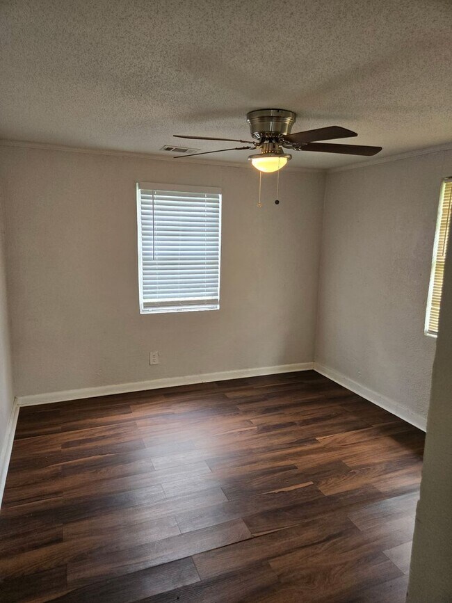 Building Photo - *Ask about a month for FREE with a one year lease agreement*