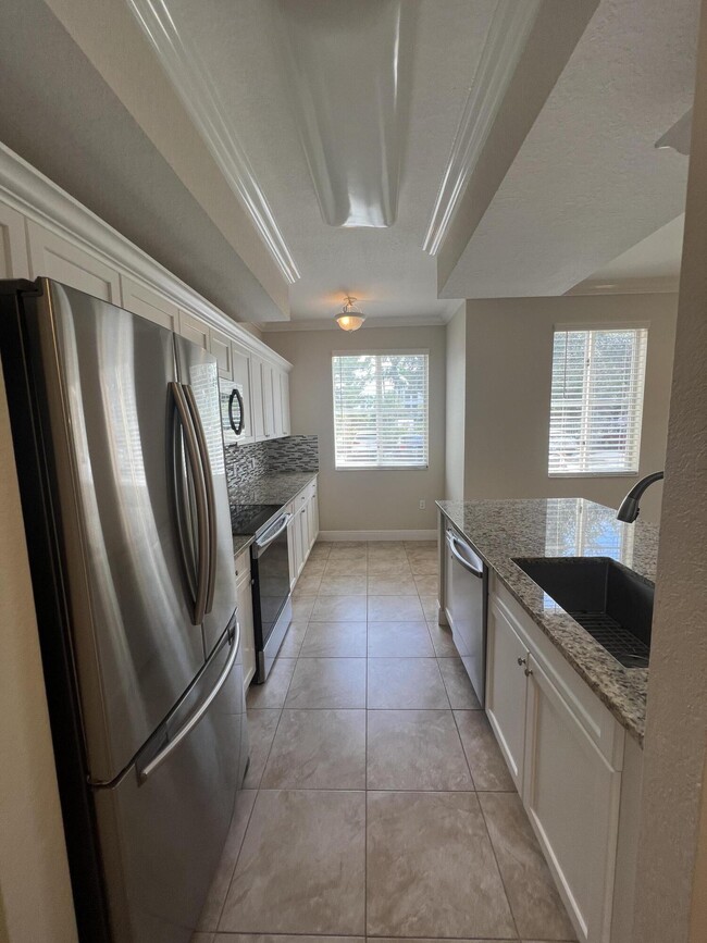 Building Photo - 11016 Legacy Dr