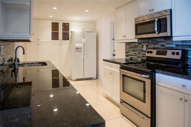 Primary Photo - 1833 S Ocean Dr