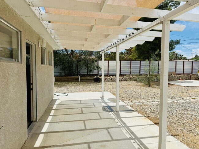 Building Photo - 2 Bedroom 2 Bathroom fully electric house ...