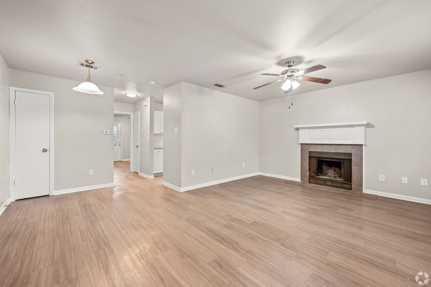 Interior Photo - Seasons & Woodale Apartments