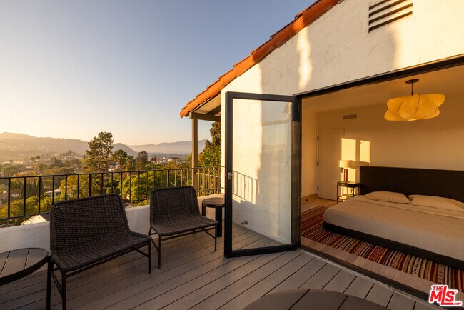 Building Photo - 2516 Silver Lake Terrace