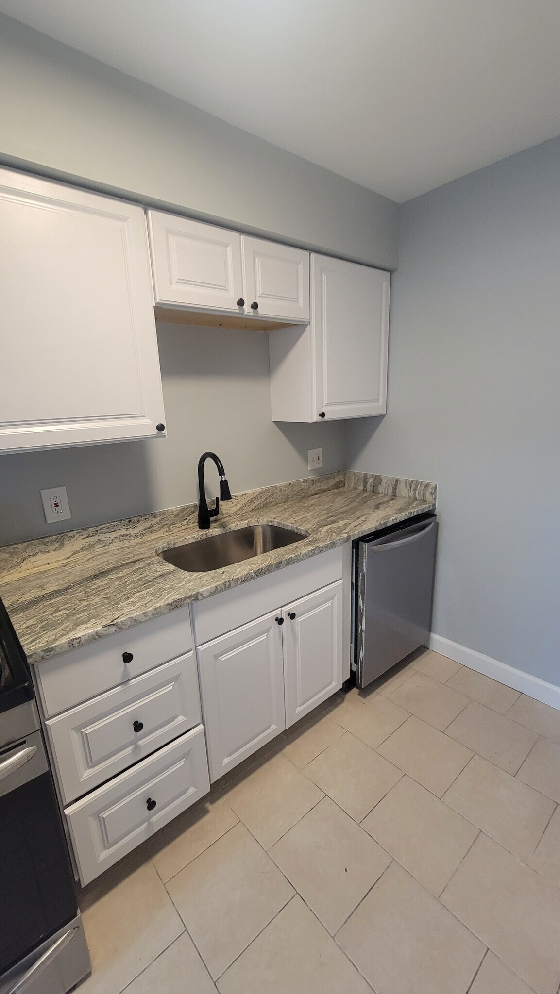 Building Photo - 720 S New Rd