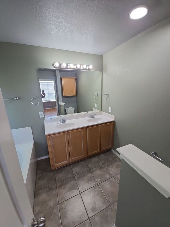 Building Photo - 13628 Oystercatcher Dr