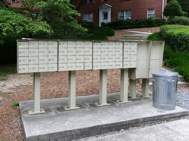 Building Photo - Oak Knoll Apartments