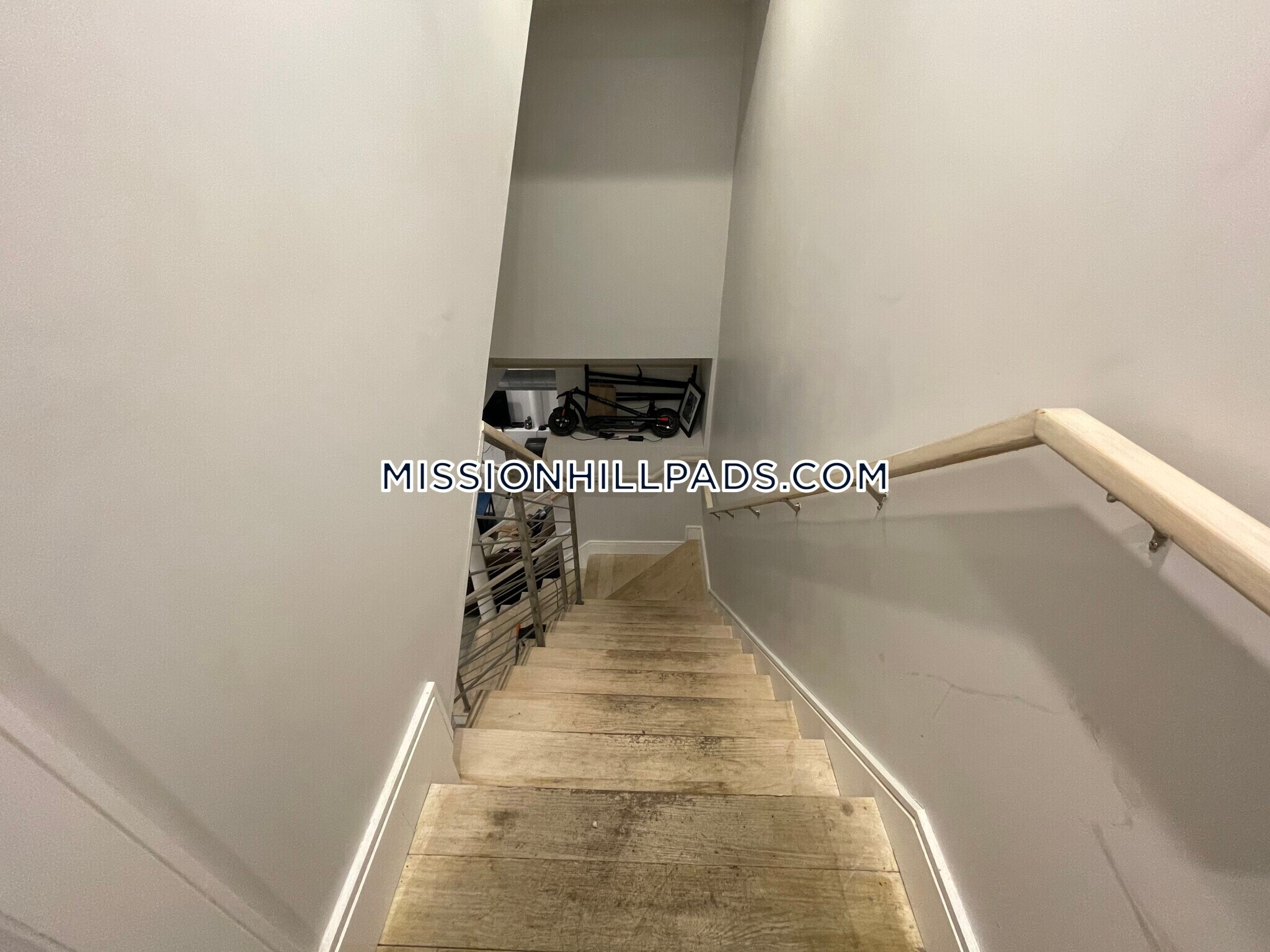 Building Photo - 407 Dudley St